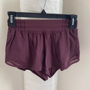 Lululemon Hotty Hot low Rise shorts 2.5”